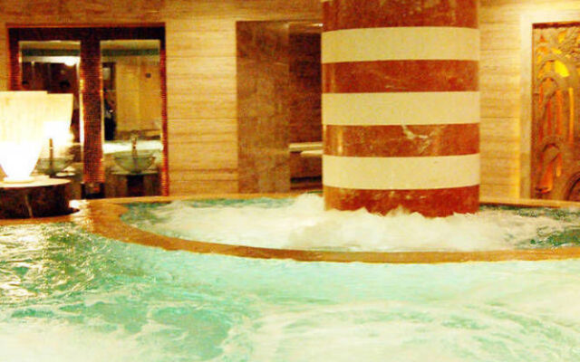 Yichang Guobin Garden Hotel