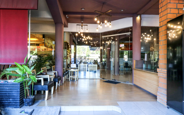 The Sunrise by OYO Rooms