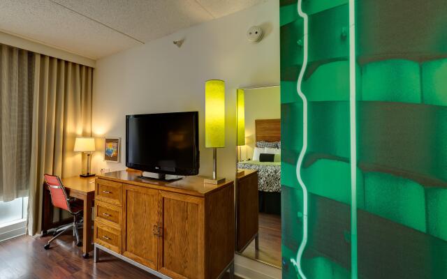 Hotel Indigo Columbus Architectural Center by IHG