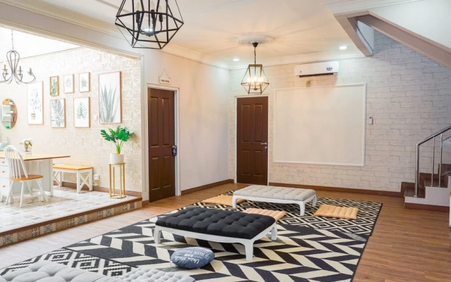 Granada Syariah Home Stay by OYO Rooms