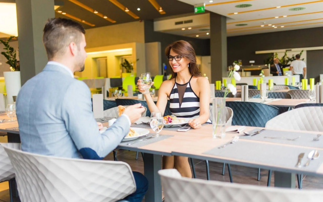 Best Western Plus Lakeside Hotel