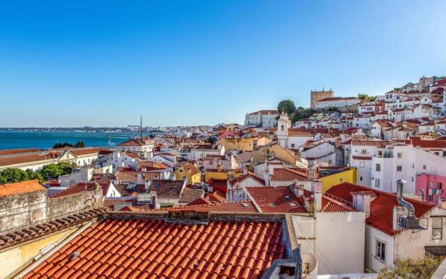 Lovelystay - Turquoise River View I