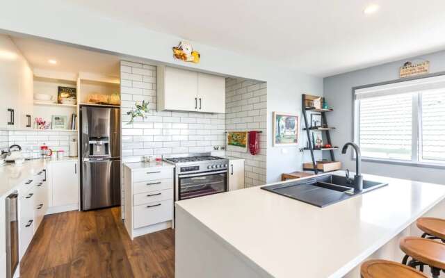 3 Bedroom Village Retreat Home With Sea Views