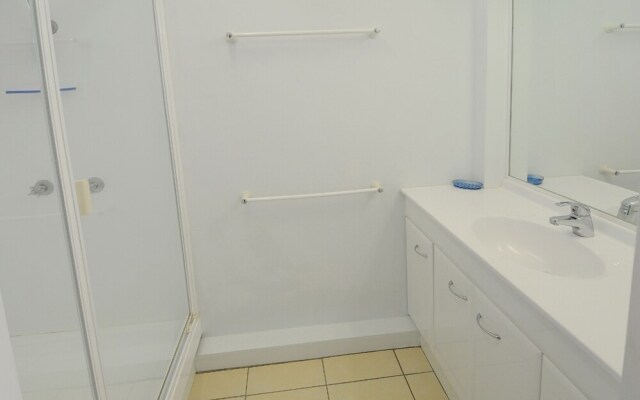 Maui 6 - 2 BDRM Apt on Parkyn Pde