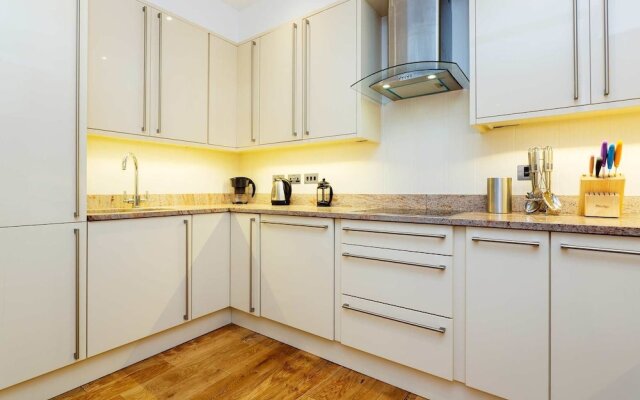 Elgin Crescent Apartment