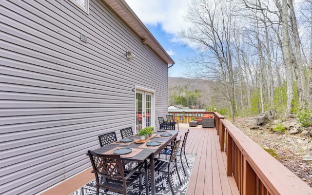 Secluded Kerhonkson Retreat With Deck + Views!