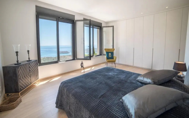 Sea View 6 Bedroom Villa With a Heated Pool