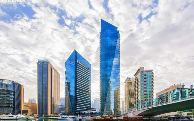 Top Floor Familly Apartment with Stunning views