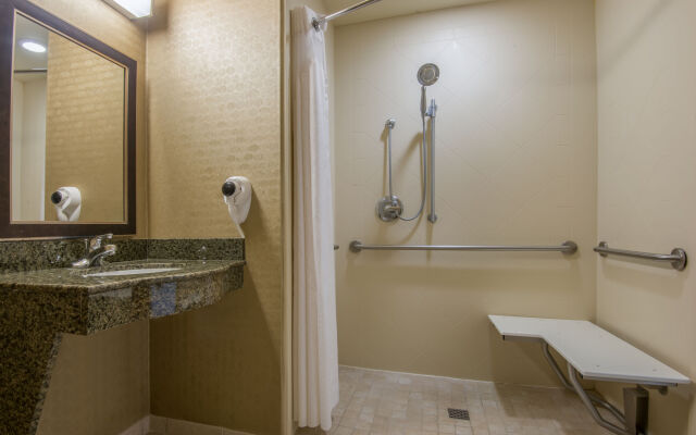 Holiday Inn Express Hotel & Suites Clovis by IHG