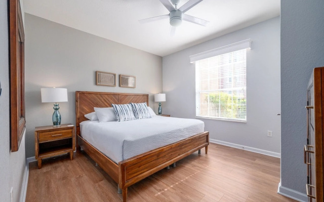 Casa Lucia Lakeview 3 Bedroom Condo by RedAwning