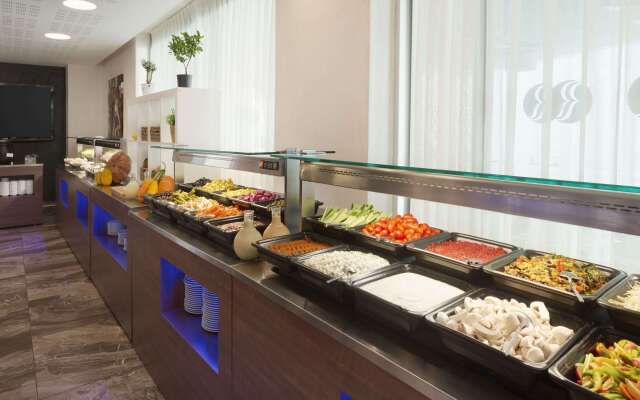 Ramada Hotel & Suites by Wyndham Netanya