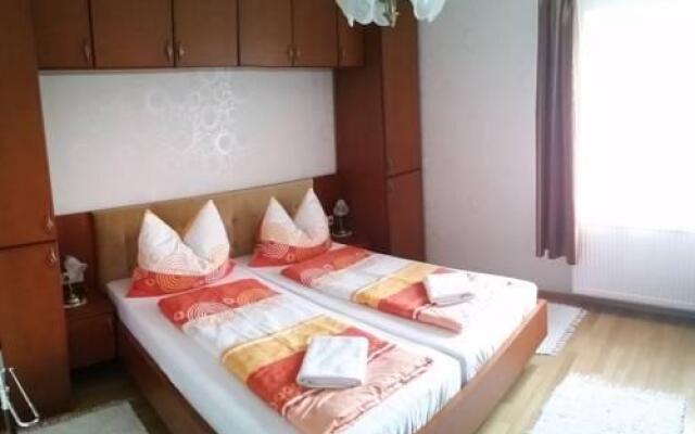 FaDóra Apartman