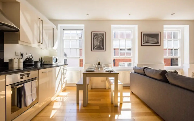 Contemporary Apartment in Central Bloomsbury