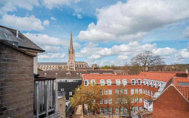 Lovely 2-bed double en-suite with Cathedral views