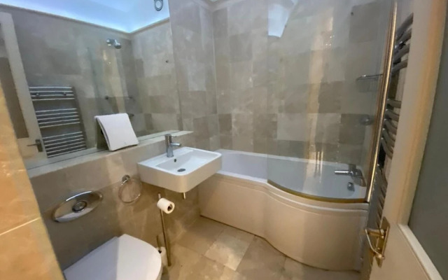 1 Bedroom Duplex Apartment in Pont Street