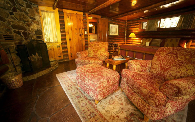 Orchard Canyon on Oak Creek