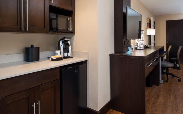 Holiday Inn Express & Suites San Antonio Medical-Six Flags, an IHG Hotel