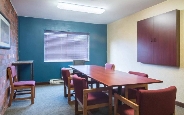 Motel 6 Madison, WI - East