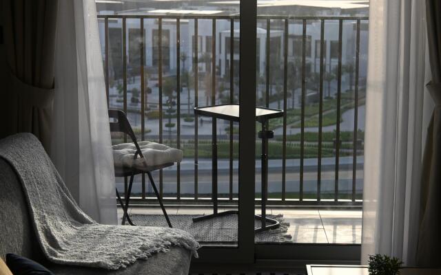 Contemporary 1BR Sleeps4 Balcony/Pool/Gym/DXBHills
