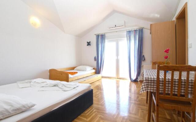 Apartments Anto 1598