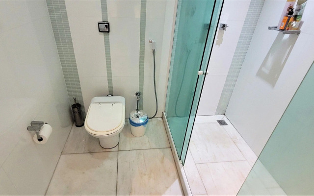 Amplo apartamento Avenida Atlantica