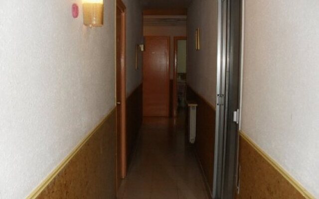 Hotel Pension Mode Lleida