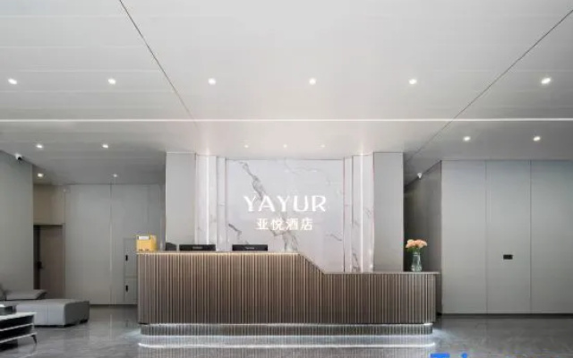 Yayue Hotel (Ganzi Batang Taoyuan Road)