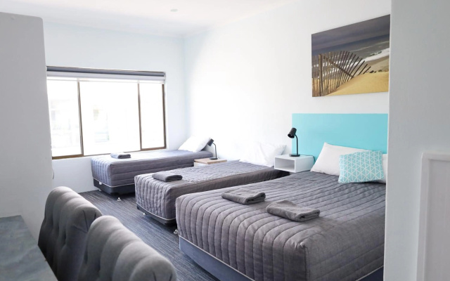 Robetown Motor Inn & Apartments – Guest Rooms – Robe