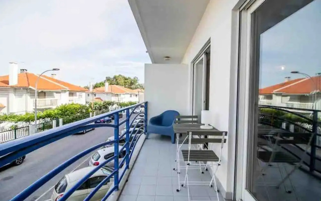 Bright Flat by Carcavelos Beach With Fast Wi-fi