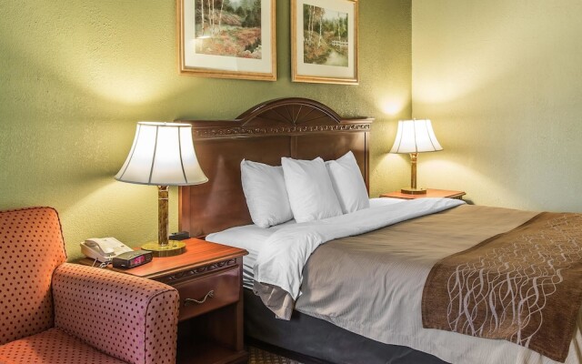 COMFORT INN &amp; SUITES ANN ARBOR