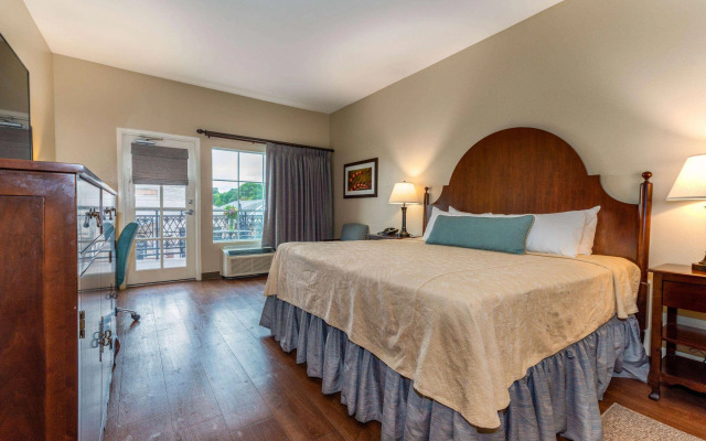 Chateau Saint Denis Hotel