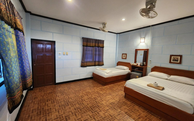 Coral Resort & Bungalows – Guest Rooms – Koh Phangan