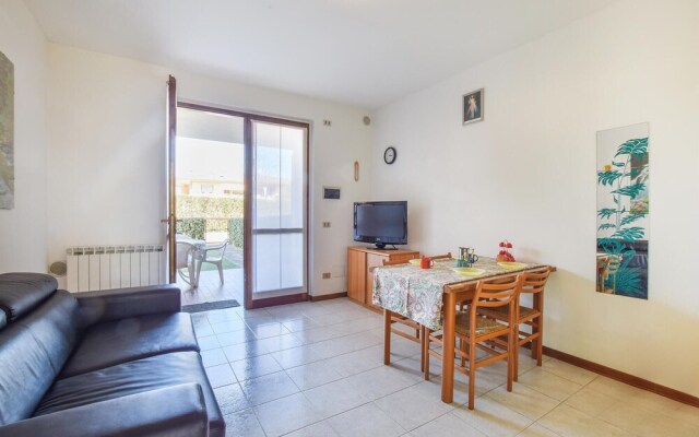 Beautiful Apartment in Lugana di Sirmione With Outdoor Swimming Pool and 1 Bedrooms