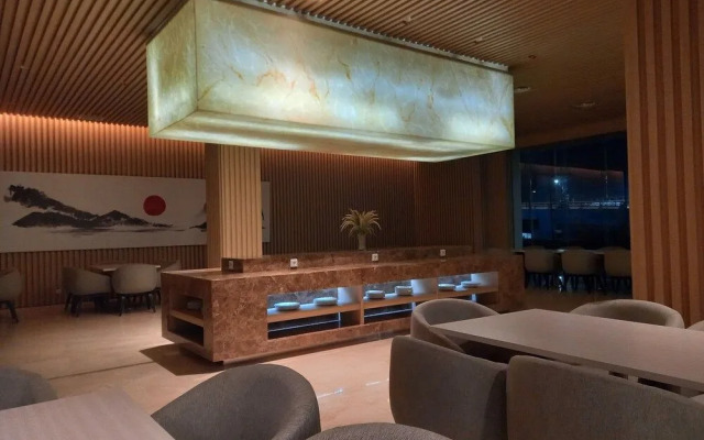 Louis Kienne Cikarang Hotel & Service Apartment