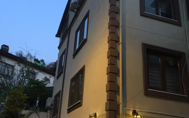 Araz Residence