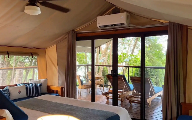 Isla Chiquita Glamping Hotel