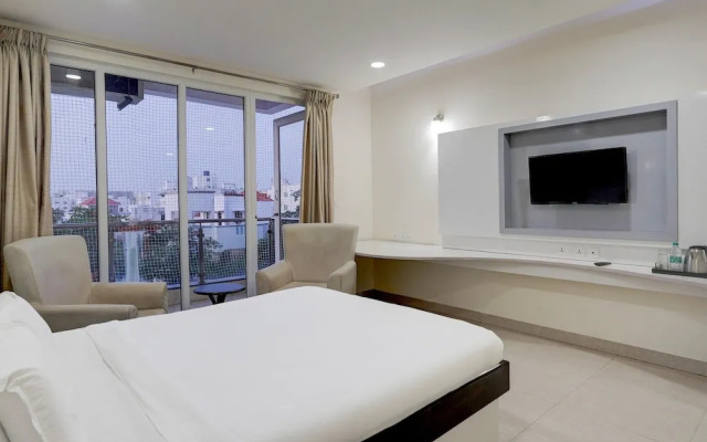 Poolside Retreat Near Sathyabama Chennai