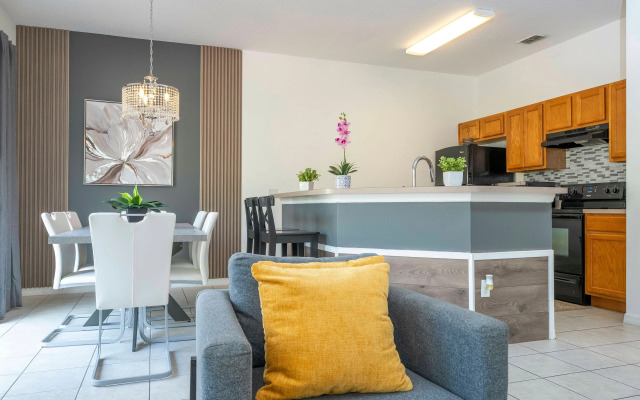 4 Bedrooms Close to Disney