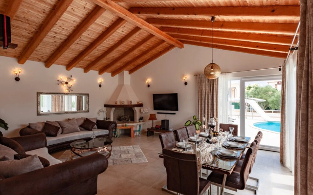 Five bedroom villa Emily with pool