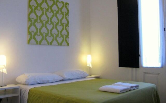 06 Soho Suites Bed & Breakfast
