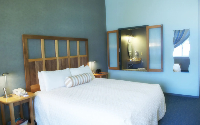 Dimond Center Hotel
