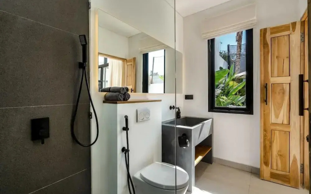 Palm Residence Lot 22 Villa Uluwatu - Tranquil Stay with Modern Comfort