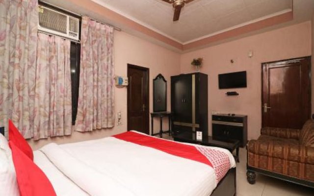 Oyo 24672 Bharat Guest House