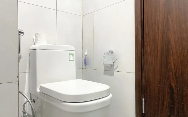 White Toned Studio At Lrt City Bekasi Apartment