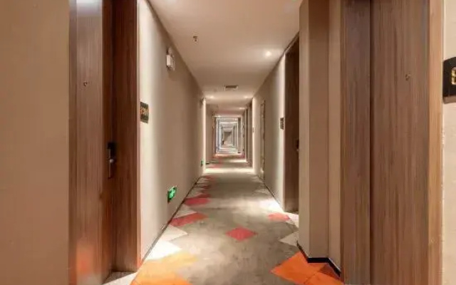 Borrman Hotel (Korla Kongquehe)