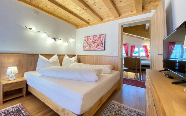 Chalet Salzburg, Dienten