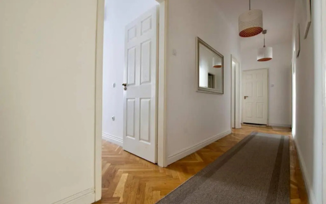 Premium Apartment by Hi5-Vaci str. 3 bedroom (218)