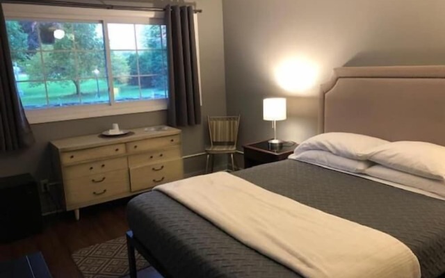 Nightshade Inn & Gardens