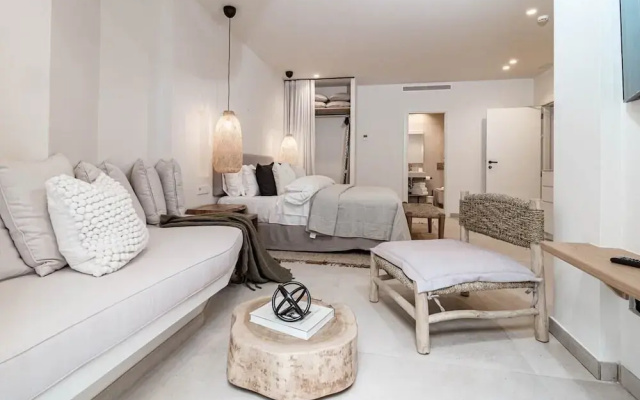 A3- Seaclub Suites by Roomservices