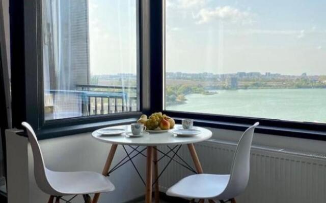 MAMAIA STUDIO by the lake